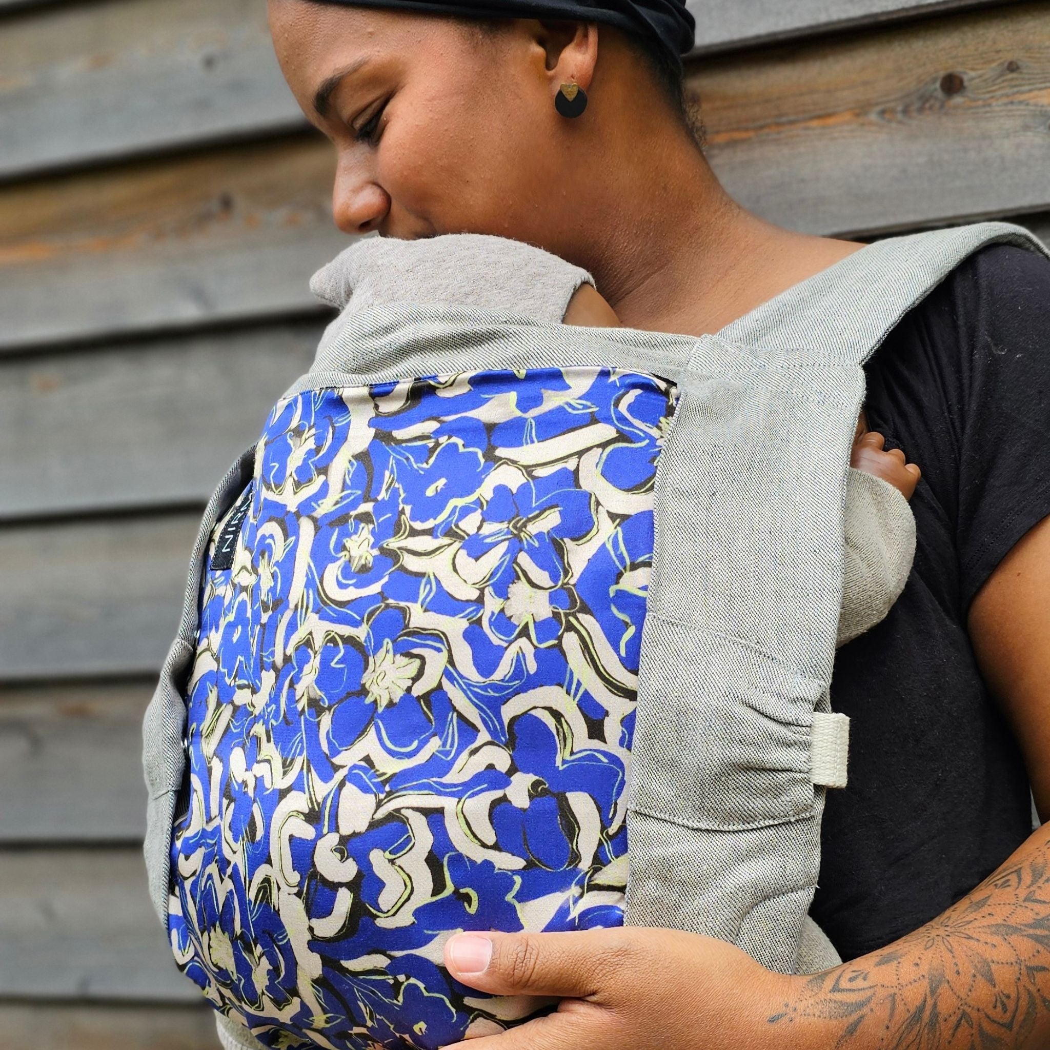 Baby carrier NIRMI Pure with patch "Blue Flowers" by Sabinna